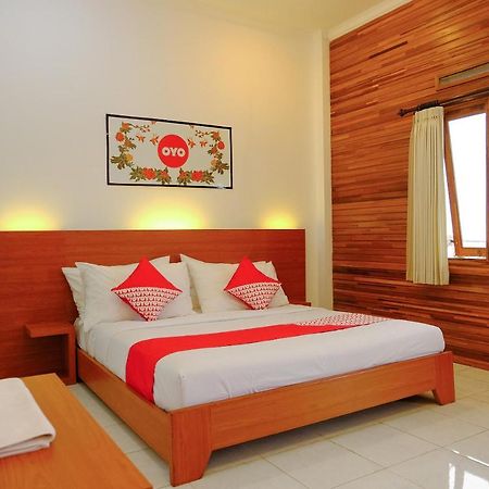 Oyo 446 Hotel Kawi Surapatha Маланг Экстерьер фото