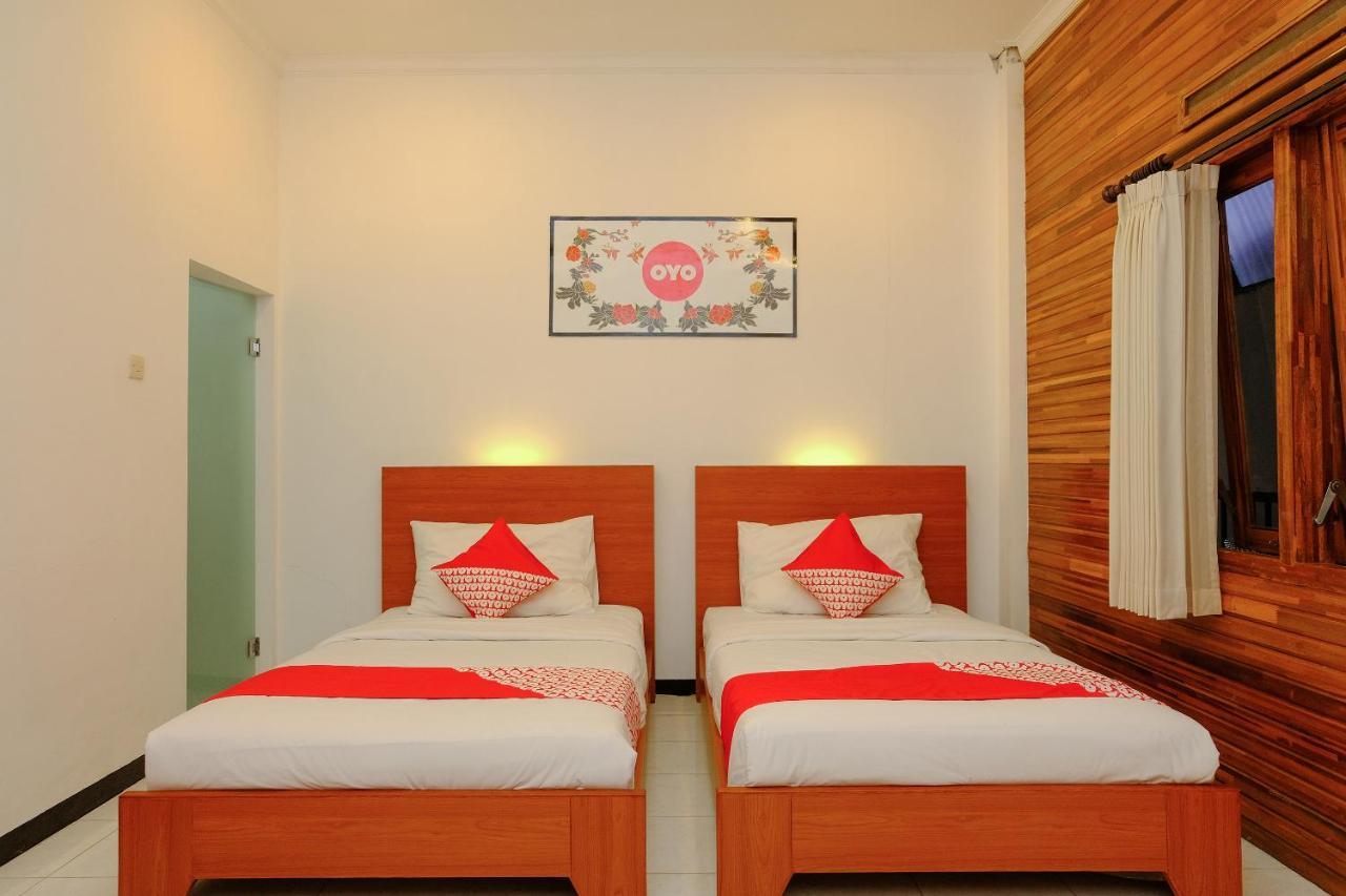 Oyo 446 Hotel Kawi Surapatha Маланг Экстерьер фото