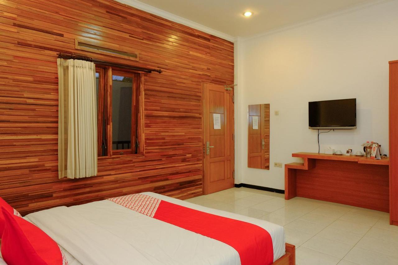 Oyo 446 Hotel Kawi Surapatha Маланг Экстерьер фото