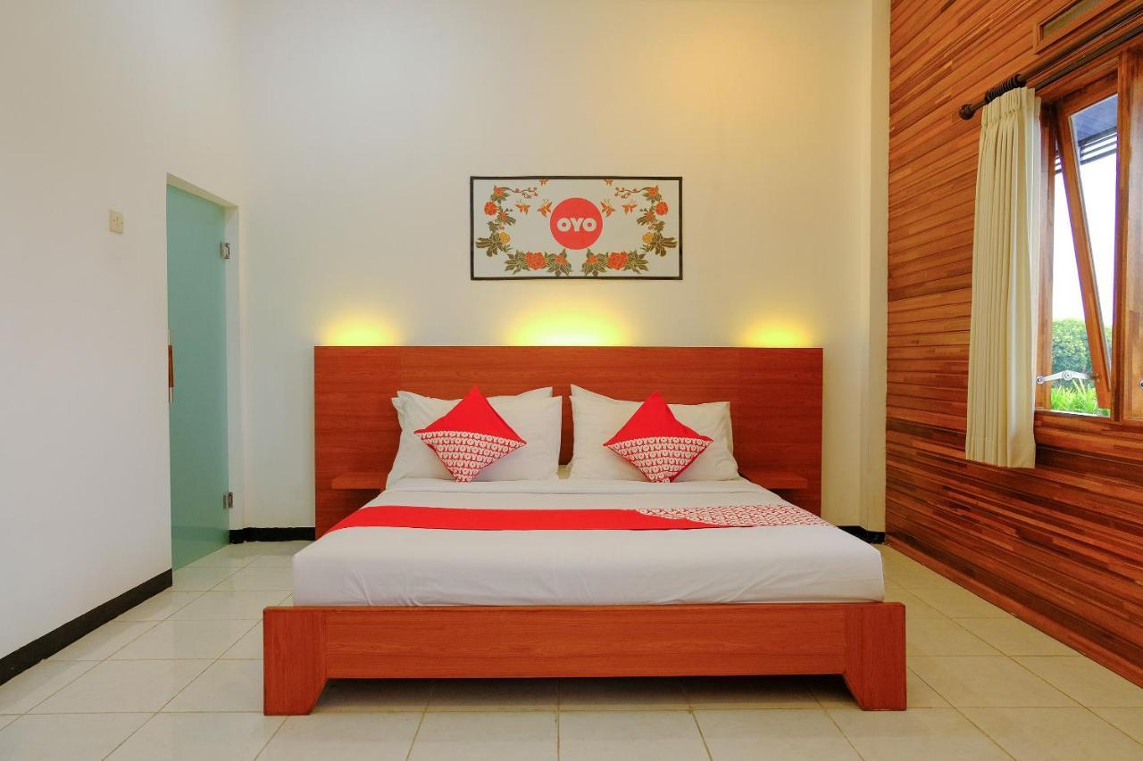 Oyo 446 Hotel Kawi Surapatha Маланг Экстерьер фото
