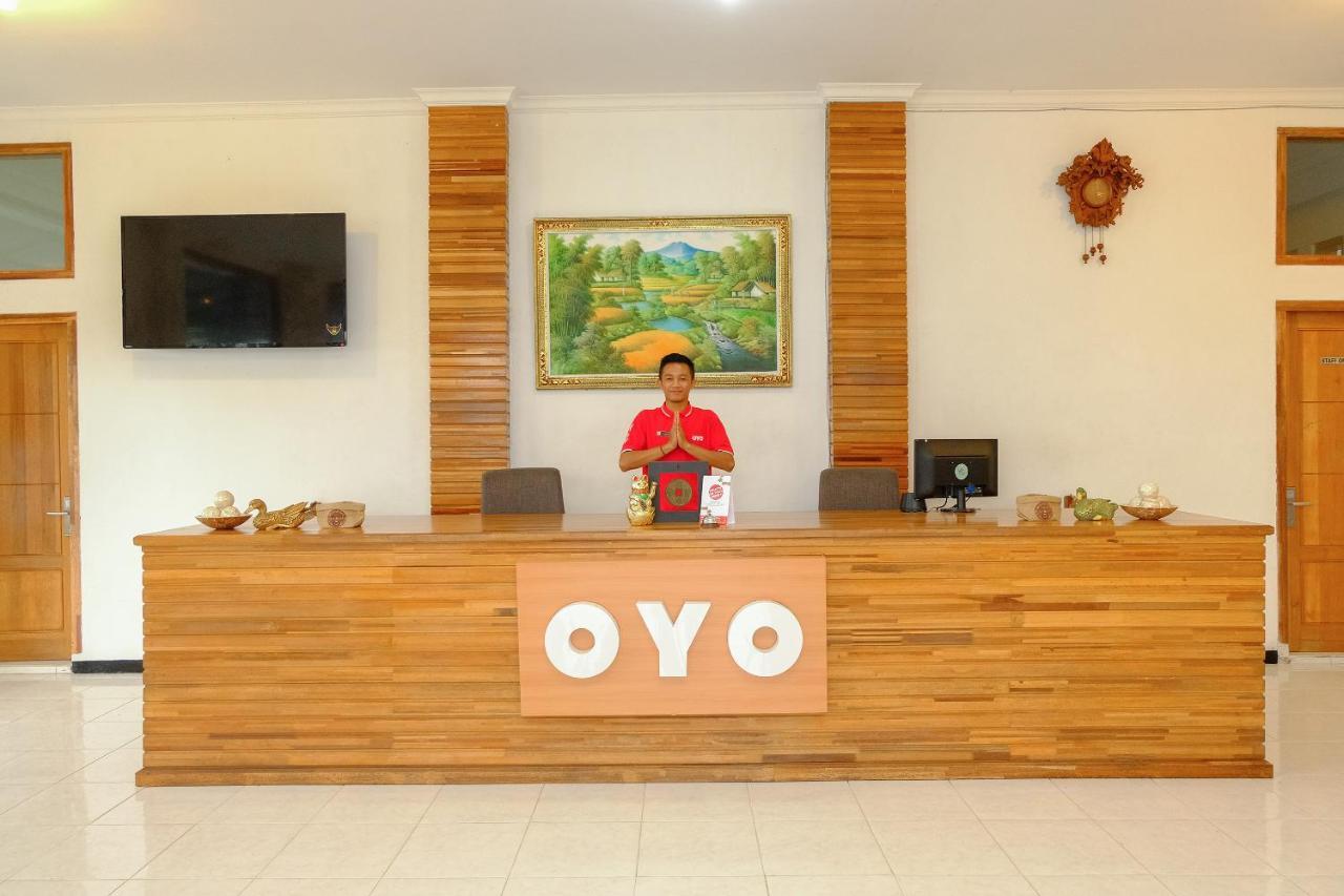 Oyo 446 Hotel Kawi Surapatha Маланг Экстерьер фото