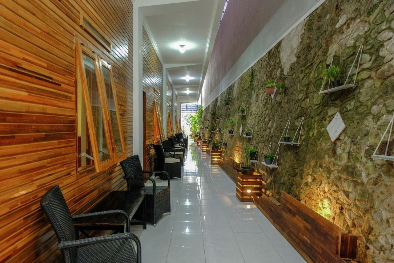 Oyo 446 Hotel Kawi Surapatha Маланг Экстерьер фото