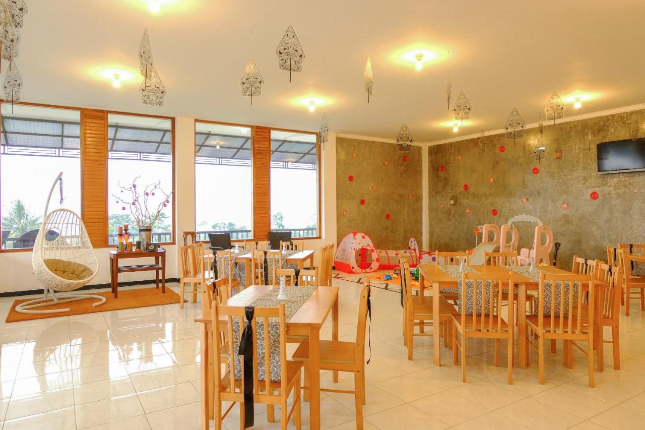 Oyo 446 Hotel Kawi Surapatha Маланг Экстерьер фото