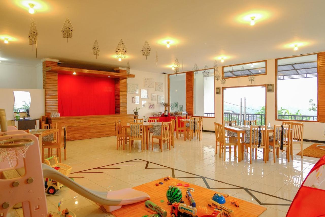 Oyo 446 Hotel Kawi Surapatha Маланг Экстерьер фото