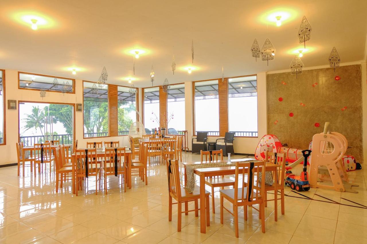 Oyo 446 Hotel Kawi Surapatha Маланг Экстерьер фото