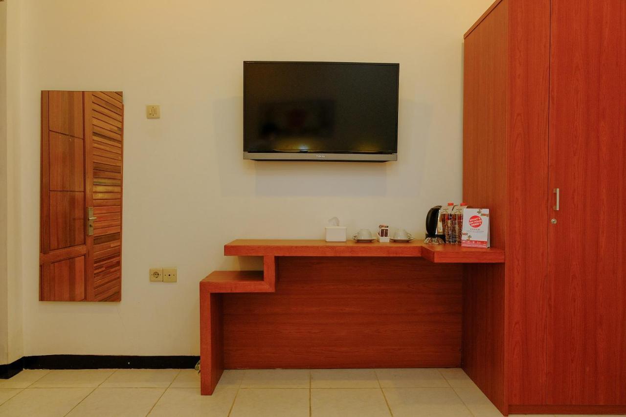 Oyo 446 Hotel Kawi Surapatha Маланг Экстерьер фото