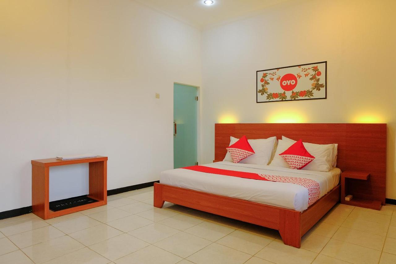 Oyo 446 Hotel Kawi Surapatha Маланг Экстерьер фото