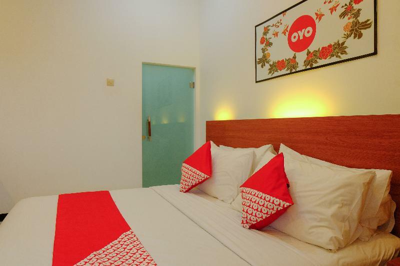 Oyo 446 Hotel Kawi Surapatha Маланг Экстерьер фото
