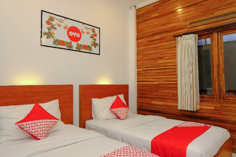 Oyo 446 Hotel Kawi Surapatha Маланг Экстерьер фото